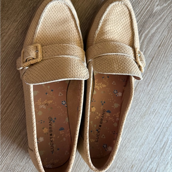 Lucky Brand Leather Tan Loafers with Buckle Detail Women’s Size 10 - Picture 3 of 9